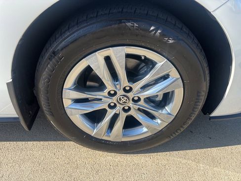 Used 2024 Toyota Sienna Limited AWD/4WD image 5