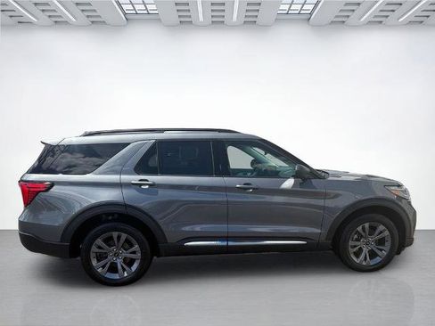 Certified 2025 Ford Explorer Active w/ Active Comfort Package AWD/4WD image 2