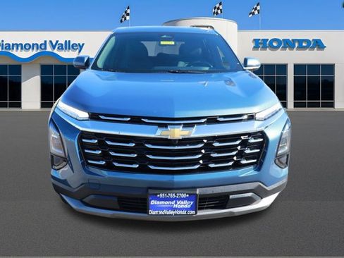 Used 2025 Chevrolet Equinox LT image 2