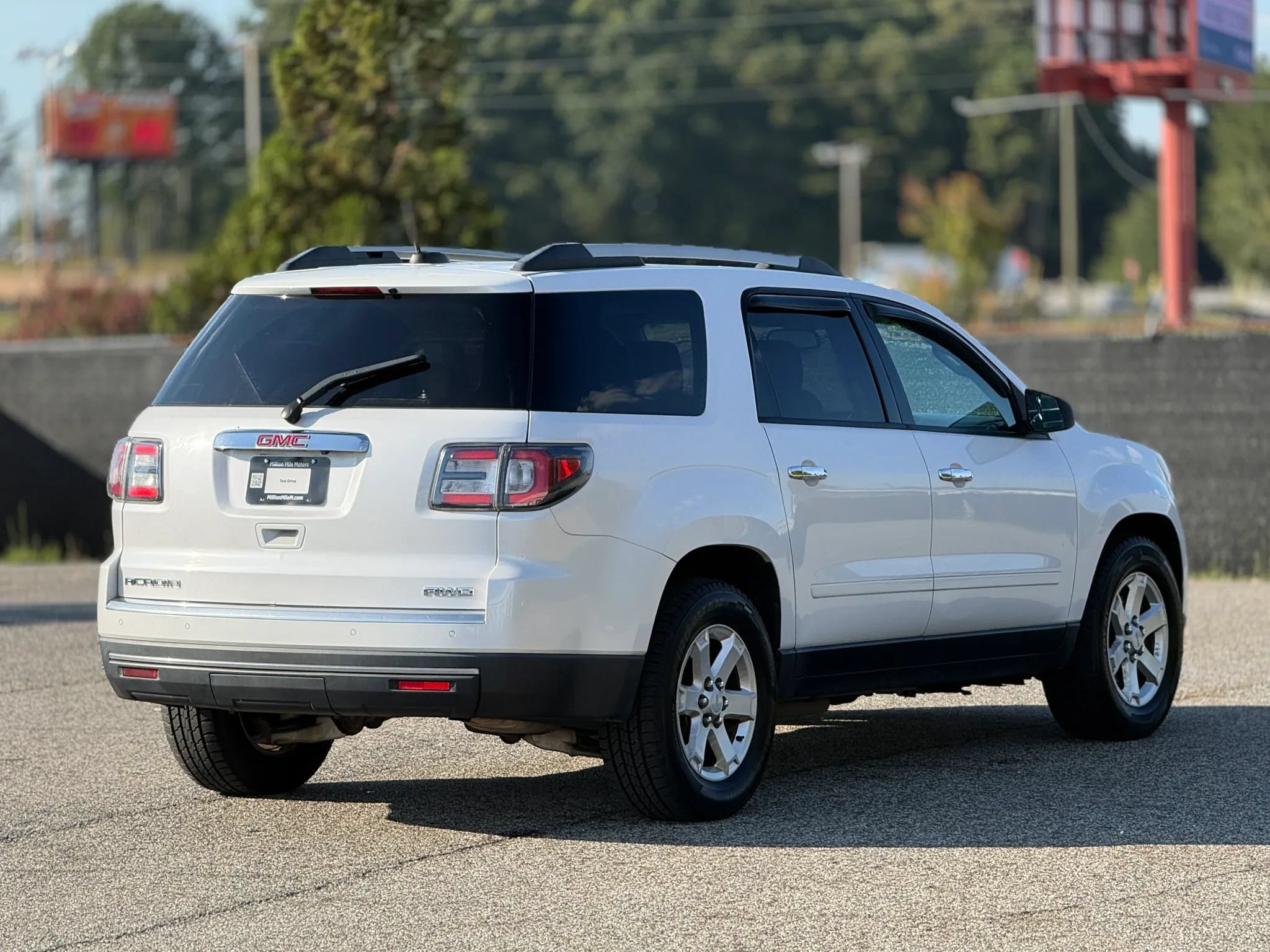 Used 2016 GMC Acadia SLE AWD/4WD image 9