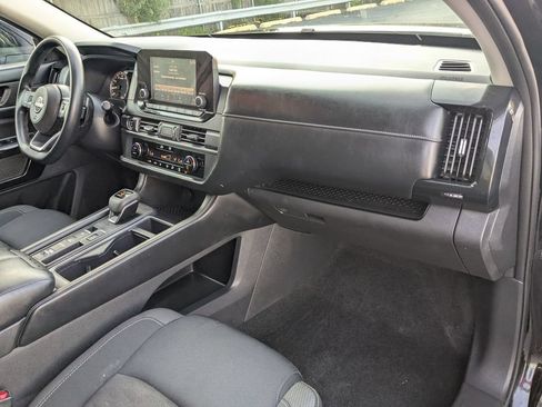 Used 2024 Nissan Pathfinder S FWD image 31