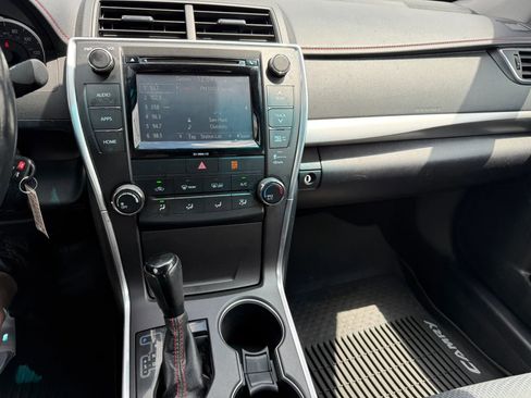Used 2016 Toyota Camry SE w/ Moonroof Package FWD image 6