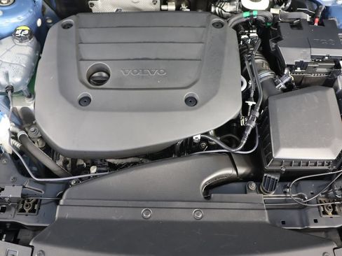 Used 2024 Volvo XC40 B5 Plus AWD/4WD image 23