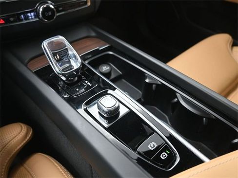 Used 2024 Volvo XC60 T8 Ultimate w/ Protection Package Premier image 30