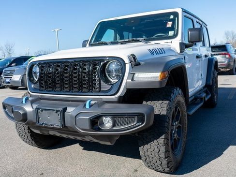 Used 2024 Jeep Wrangler Unlimited image 2