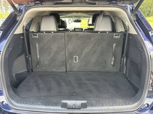 Used 2021 Toyota Highlander XLE AWD/4WD image 25