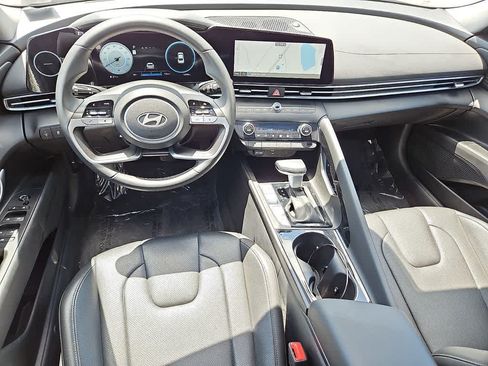 Used 2025 Hyundai Elantra Limited FWD image 10