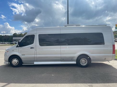 Used 2021 Mercedes-Benz Sprinter 3500 image 9