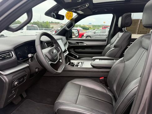 Used 2024 Jeep Wagoneer Series II AWD/4WD image 8