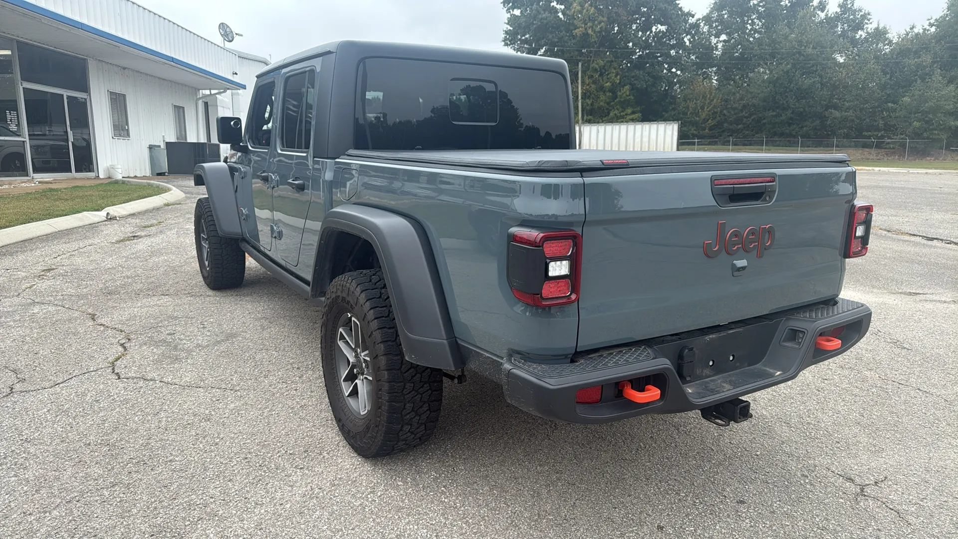 Used 2026 Jeep Gladiator Mojave AWD/4WD image 3