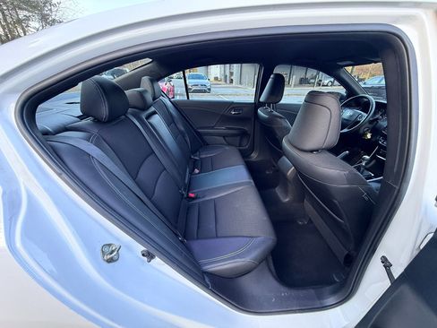 Used 2017 Honda Accord Sport image 12