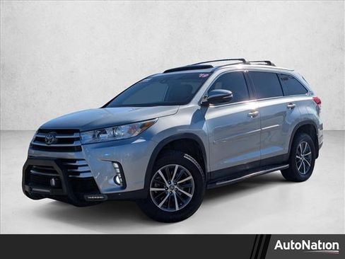Used 2019 Toyota Highlander XLE image 1