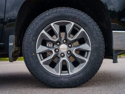 Used 2023 Chevrolet Silverado 1500 LT AWD/4WD image 10