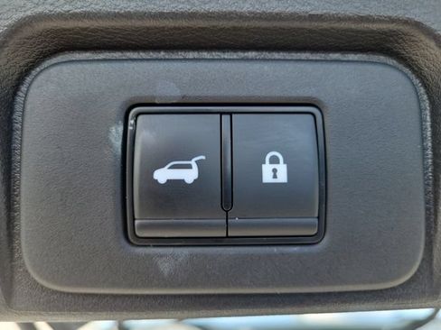 Used 2024 Nissan Rogue SV AWD/4WD image 10