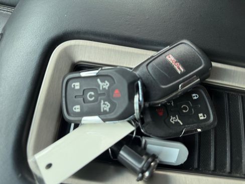 Used 2018 GMC Yukon Denali AWD/4WD image 23