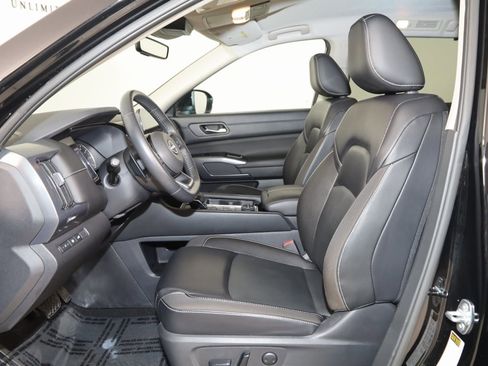 Used 2023 Nissan Pathfinder SL image 11