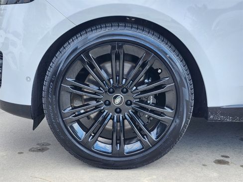 Used 2022 Land Rover Range Rover Long Wheelbase SE image 12