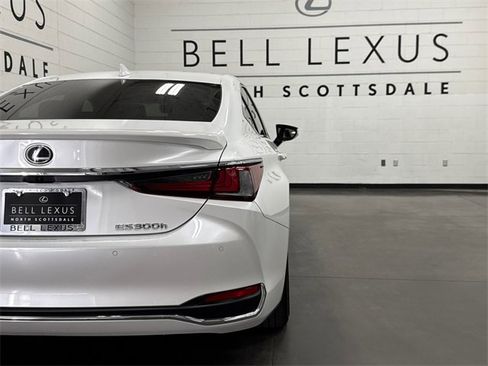 Used 2025 Lexus ES 300h 300h image 6