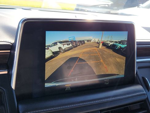 Used 2023 Chevrolet Suburban LT image 14