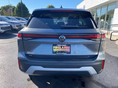 New 2025 Volkswagen Tiguan SE image 11