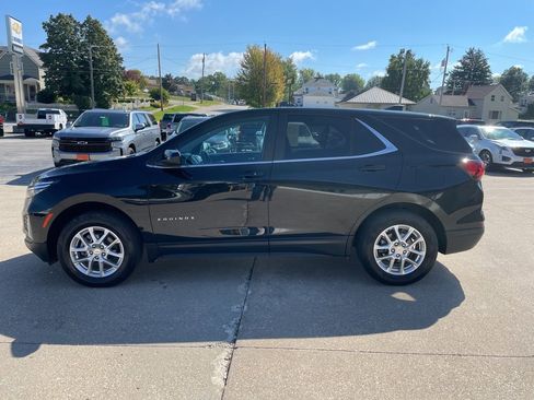 Used 2023 Chevrolet Equinox LT image 2