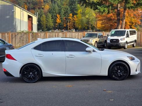 Used 2017 Lexus IS 200t image 8