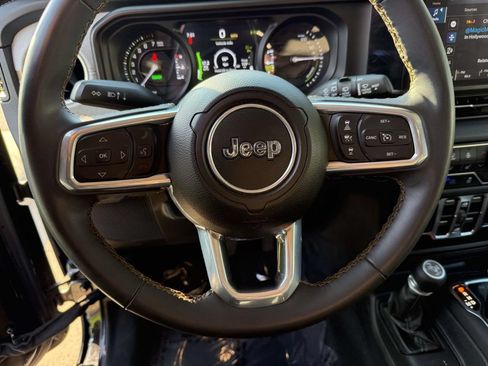 Used 2024 Jeep Wrangler Unlimited Sahara AWD/4WD image 20