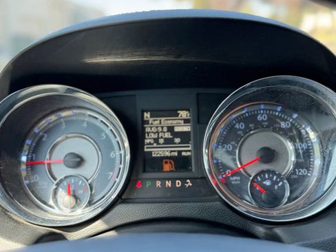 Used 2013 Chrysler Town & Country Touring image 20