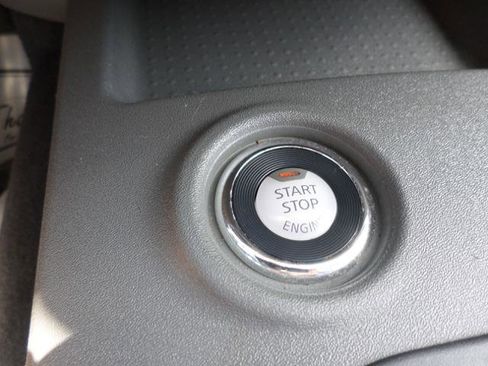 Used 2020 Nissan Frontier SV image 16