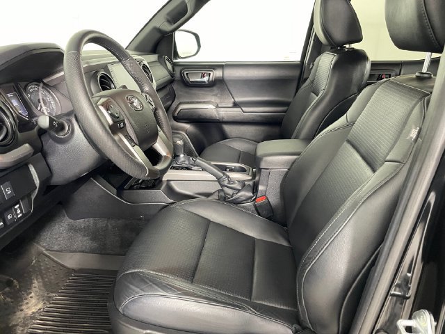 Used 2021 Toyota Tacoma Limited AWD/4WD image 2