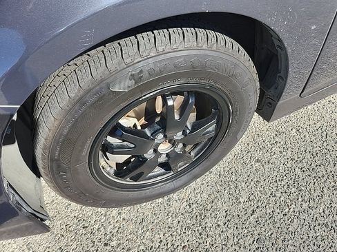 Used 2015 Toyota Prius Three image 9