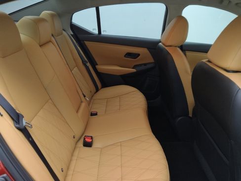 Used 2024 Nissan Sentra SV w/ SV Premium Package image 19