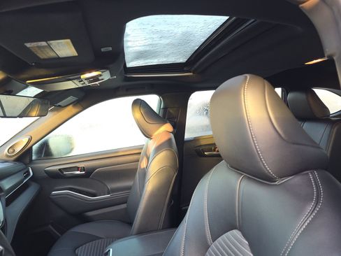 Used 2025 Toyota Highlander XSE image 21