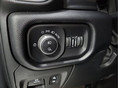 Used 2019 RAM 1500 Laramie image 10