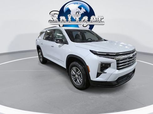 New 2026 Chevrolet Traverse LT w/ Driver Confidence Package image 2
