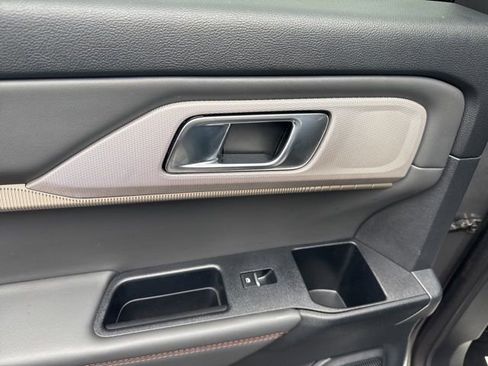 Used 2025 Ford Explorer Active image 11
