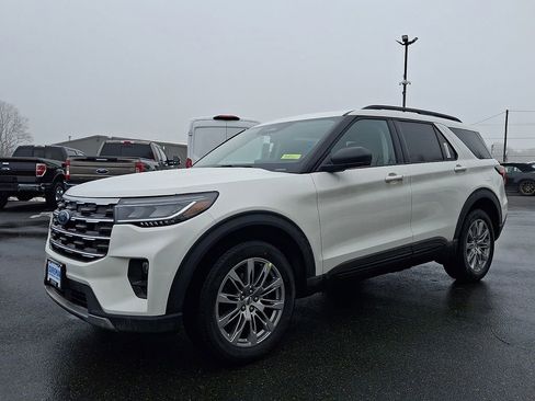 New 2026 Ford Explorer Active w/ Active Comfort Package image 2