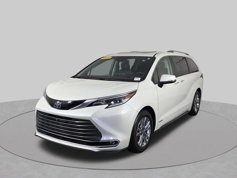 Used 2021 Toyota Sienna Platinum AWD/4WD image 45
