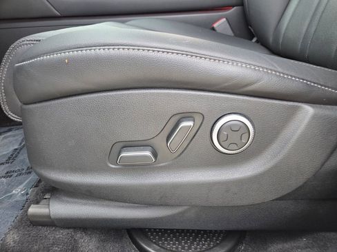 Used 2025 Genesis GV80 2.5T Standard AWD/4WD image 10