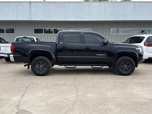 Used 2022 Toyota Tacoma SR5 w/ SR5 Appearance Package (SM) RWD image 2