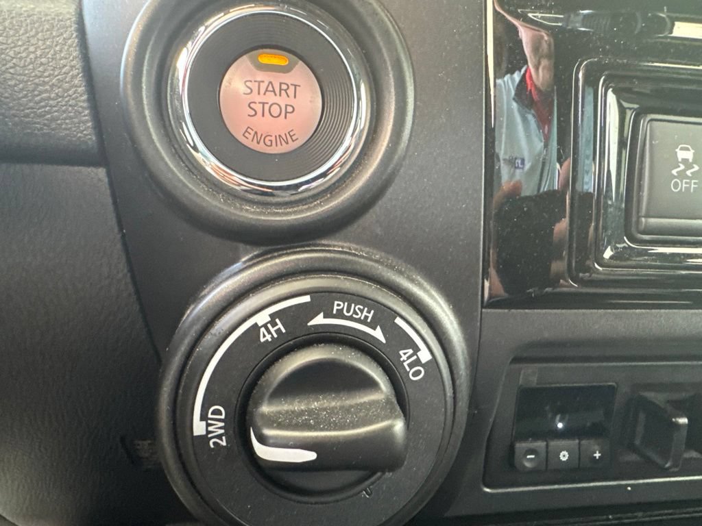 Used 2021 Nissan Titan PRO-4X w/ Pro-4x Convenience Package AWD/4WD image 21