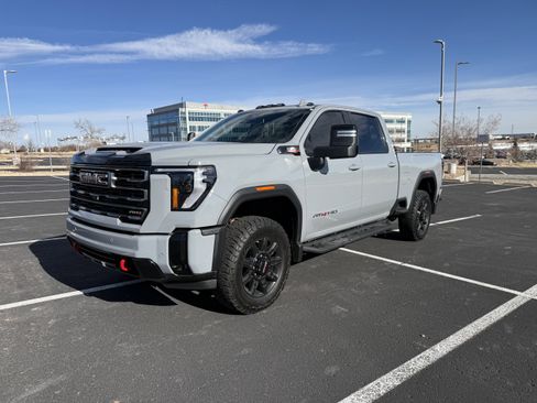 Used 2025 GMC Sierra 2500 AT4 image 3