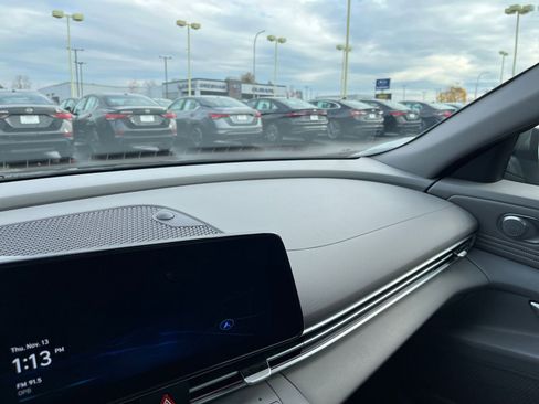 Used 2025 Hyundai Elantra SEL image 34