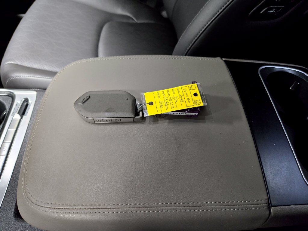 Used 2025 Kia Carnival SX FWD image 32