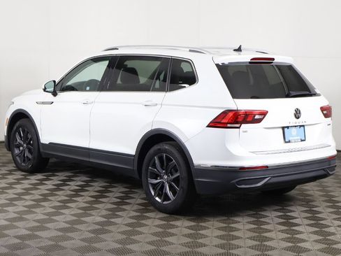 Used 2023 Volkswagen Tiguan SE w/ Panoramic Sunroof Package AWD/4WD image 10