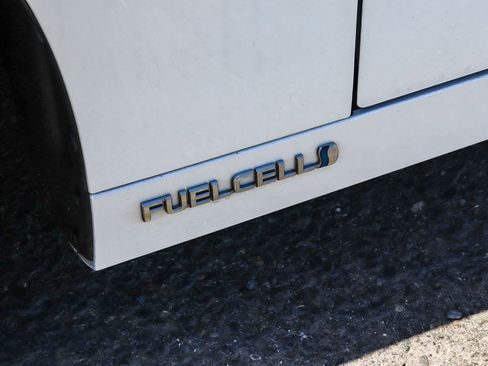 Used 2021 Toyota Mirai RWD image 16
