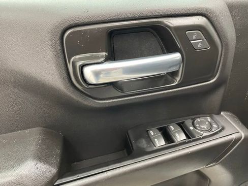 Used 2023 Chevrolet Silverado 1500 Custom image 9