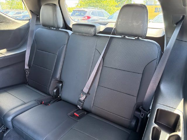 Used 2025 Chevrolet Traverse LT FWD image 21