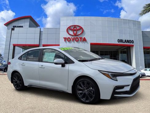 Certified 2025 Toyota Corolla SE FWD image 1