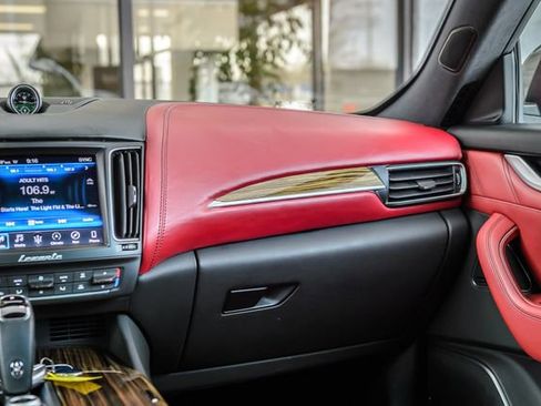 Used 2019 Maserati Levante GranLusso image 35